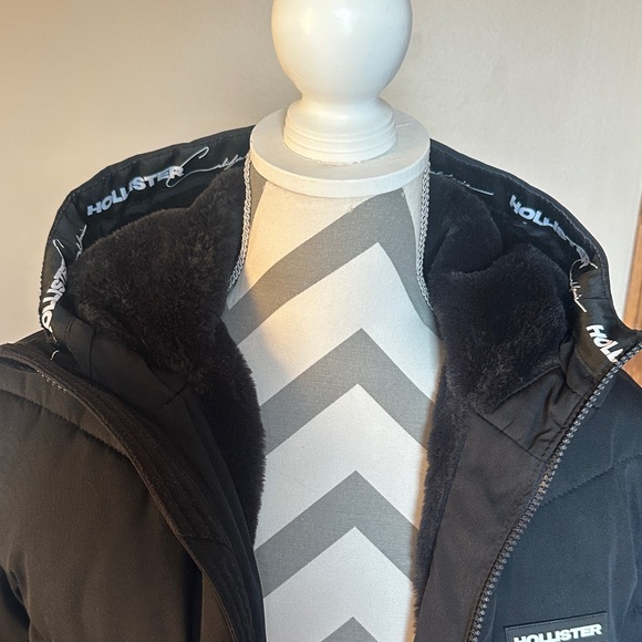 Hollister Charcoal Puffer Jacket Mens - Picture 3 of 10